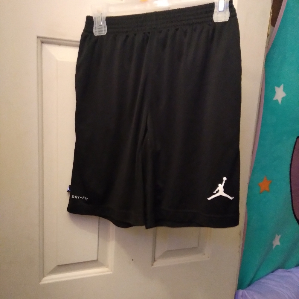 BLACK BASKETBALL SHORTS